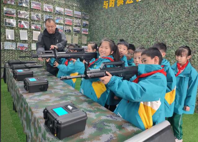 资源优势与中小学形成大手牵小手联动形式专业力气让教育更有